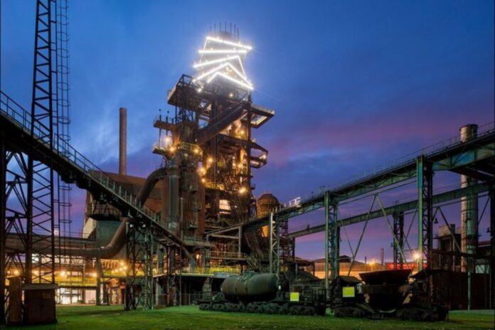 Areál Ostravské Nové Huti, která plánuje investice do modernizace výroby.