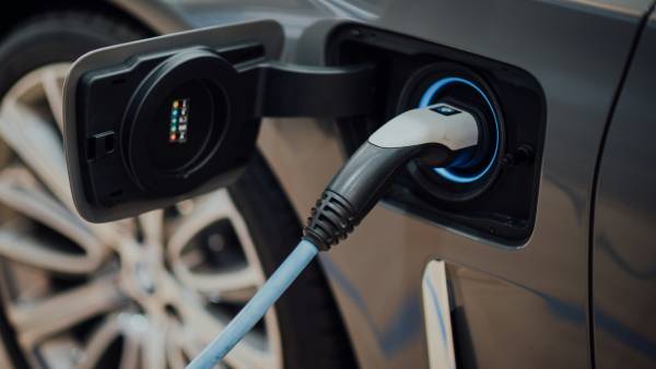 Rekordní ztráta Stellantis 2025