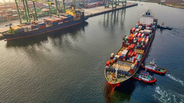 USA povolily nákup ruské ropy již naložené na tankerech