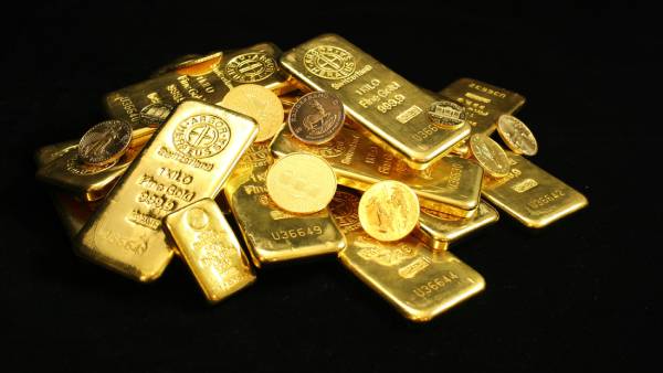 Cena zlata roste kvůli útokům na Írán