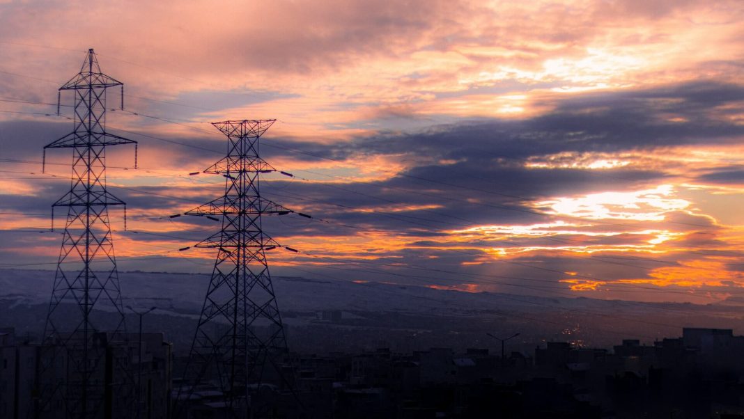Íránský prezident vyzval obyvatele, aby šetřili proud.