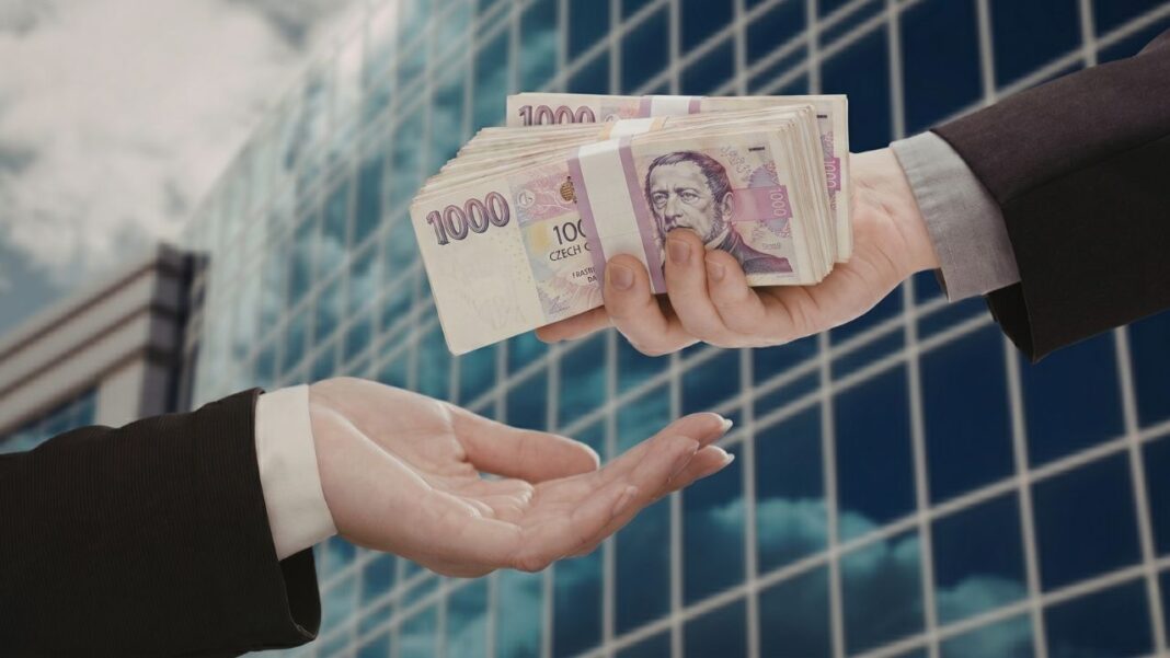 Jak ovládnout své peníze – předávání českých bankovek