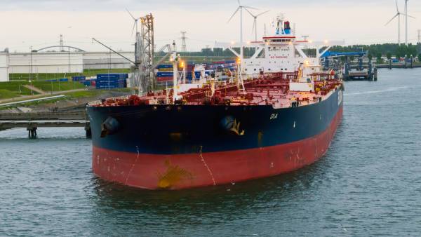 Obnova produkce ropy a plynu na Blízkém východě zabere asi dva roky