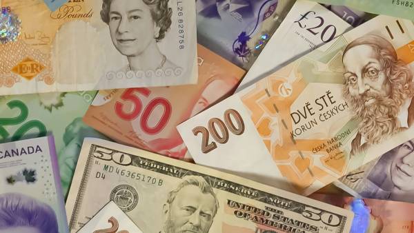 Kurz koruny pro rok 2026: Česká měna v 1. čtvrtletí oslabila