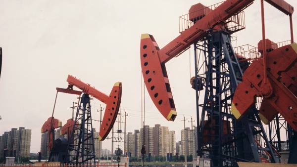 Oznámení americké blokády Íránu vyvolalo růst cen ropy o 7 %