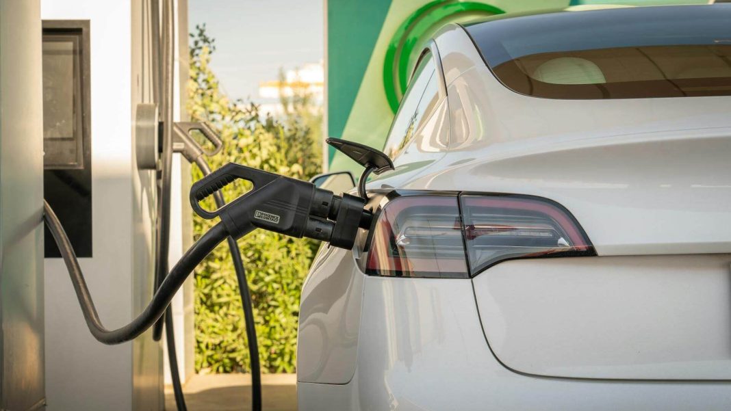 Investice do elektromobilů v Evropě se podle studie blíží 200 miliardám eur.