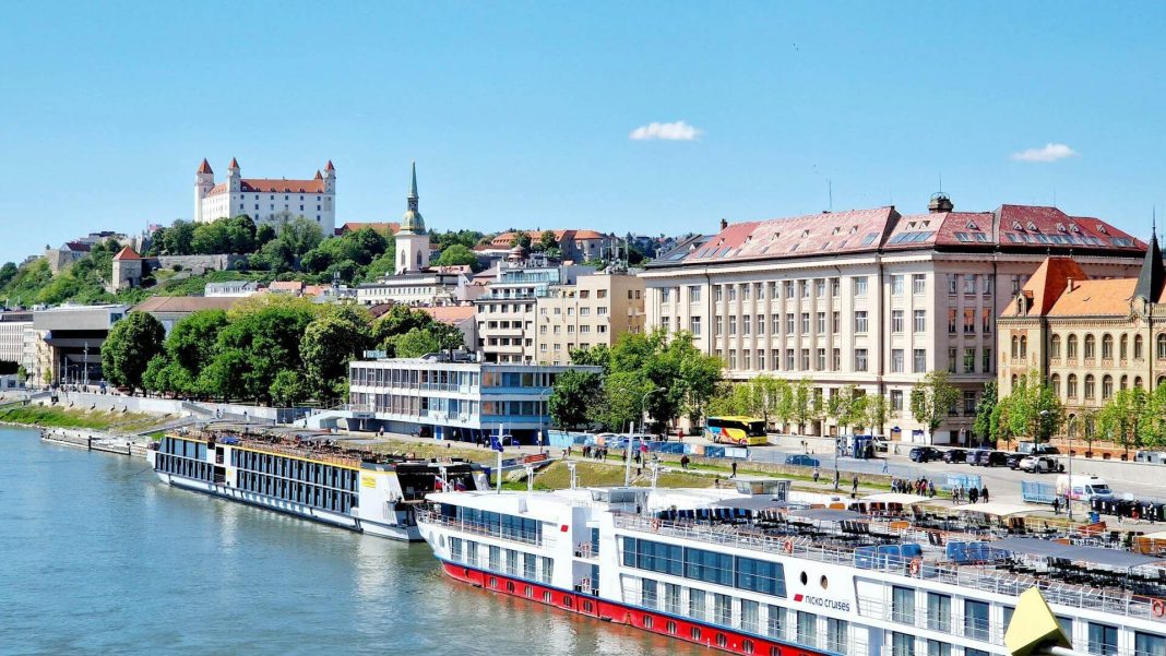 Na Slovensku se v březnu ubytoval rekordní počet cizinců, nejvíce bylo lidí z ČR.