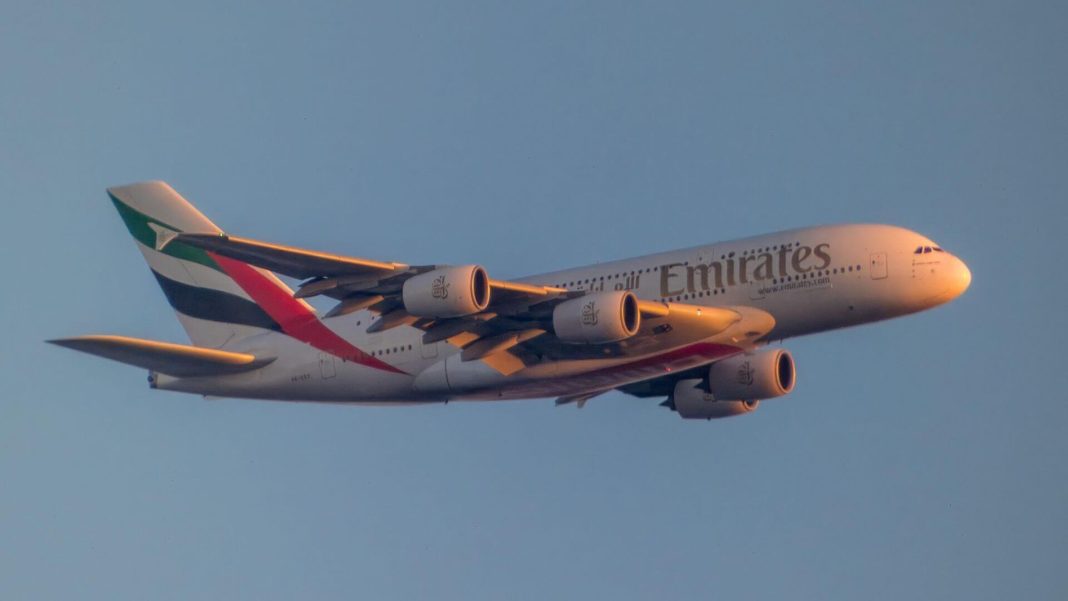 Airbusy A380 musí na mimořádné kontroly. V křídlech největších letadel světa se objevily trhliny.