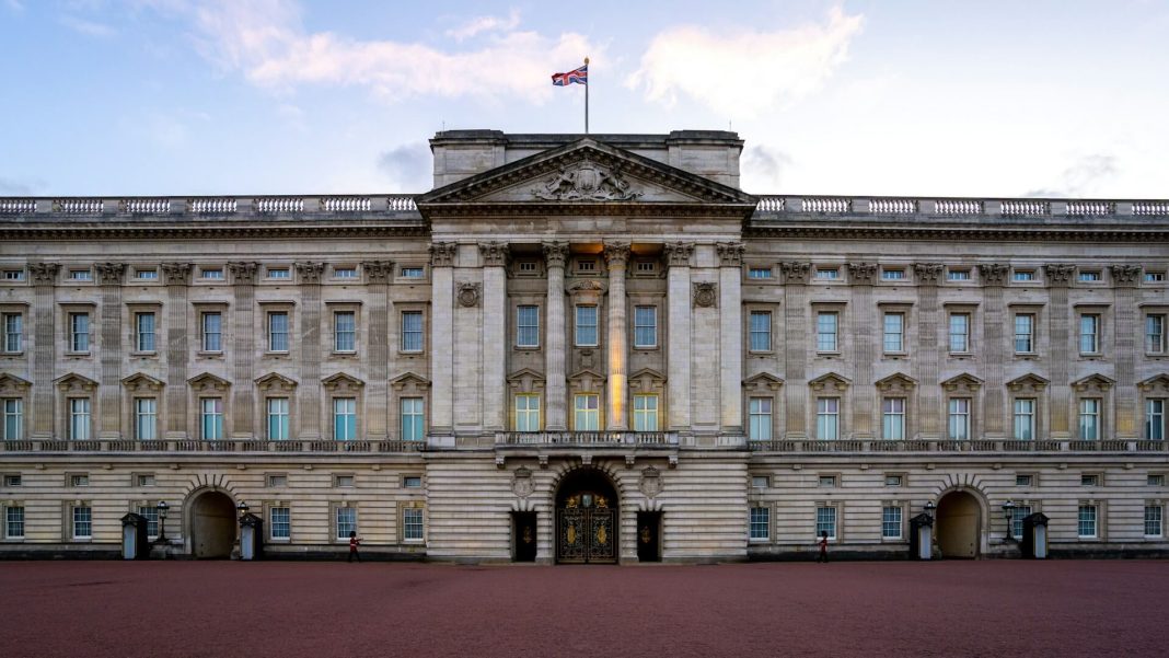 Buckinghamský palác po 200 letech osiří. Král Karel III. v něm bydlet nechce.