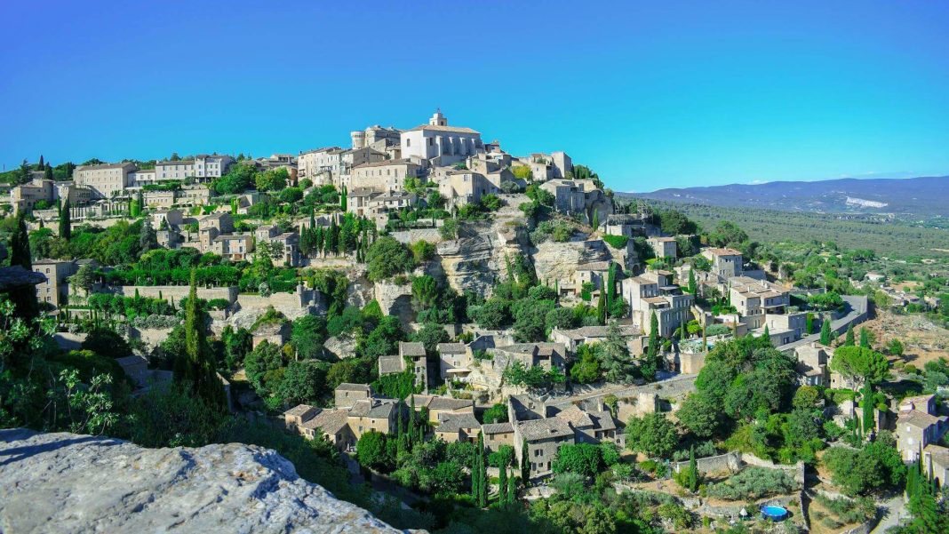 Nejvyšší soud ve Francii stvrdil, že český miliardář musí zbořit vilu v Provence.