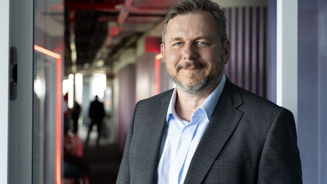 Radek Jakubec z e-Finance při rozhovoru o investování do nemovitostí