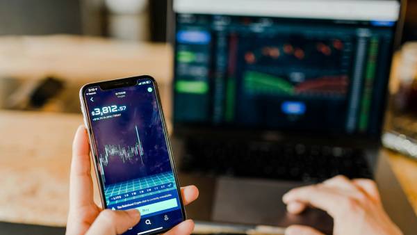 Fintech a umělá inteligence: Jak algoritmy ovlivňují naše peníze