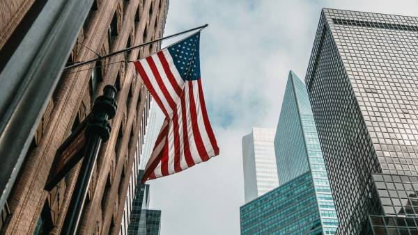Ceny ropy po nových amerických útocích na Írán rostou
