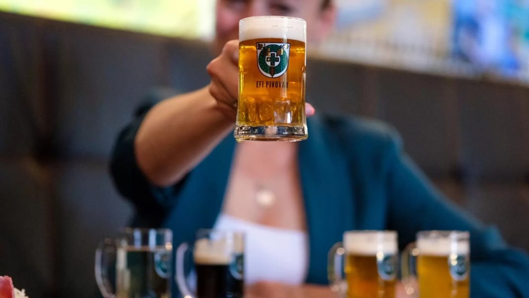 Grilované speciality na dřevěném prkně, EFI Hostinec Osmec