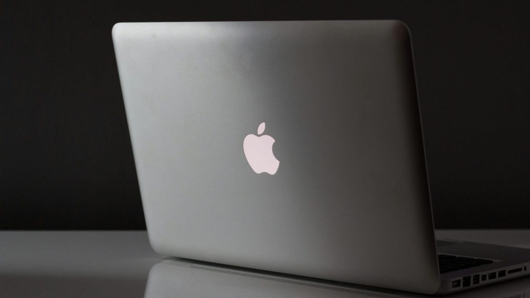 Apple jedná s USA o urovnání obří žaloby. Trumpova vláda otevírá dveře ke smíru