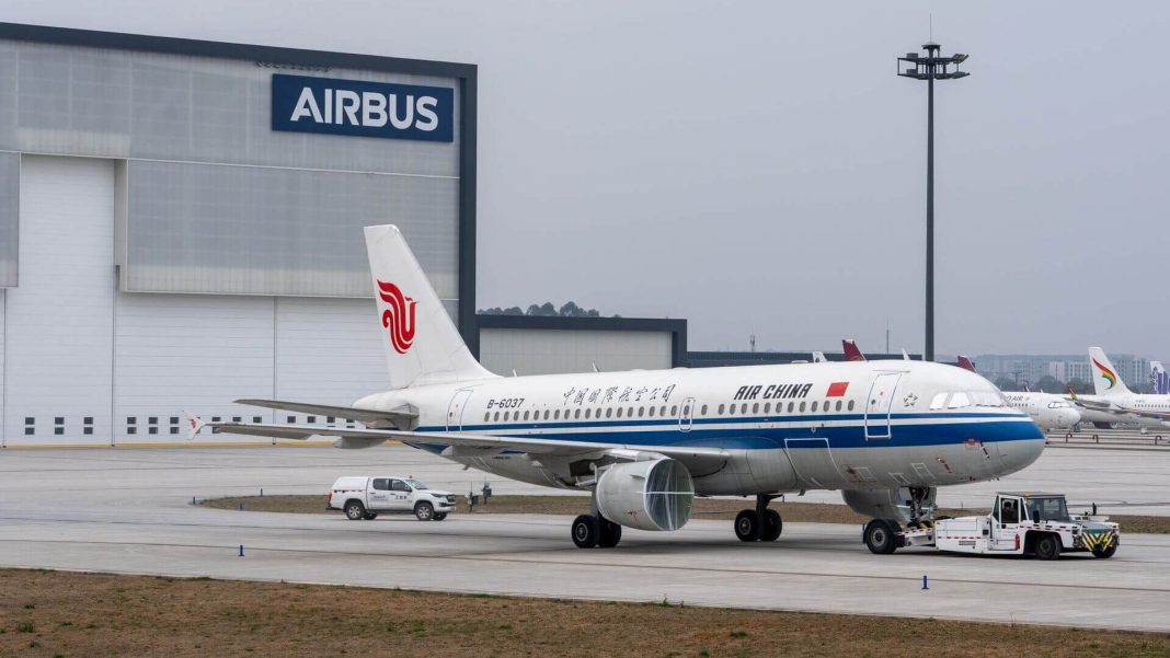 Čínské aerolinky kupují 95 airbusů. Evropský výrobce dál drtí konkurenční Boeing