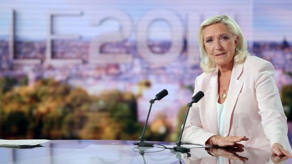 Marine Le Pen oznámila kandidaturu na francouzskou prezidentku