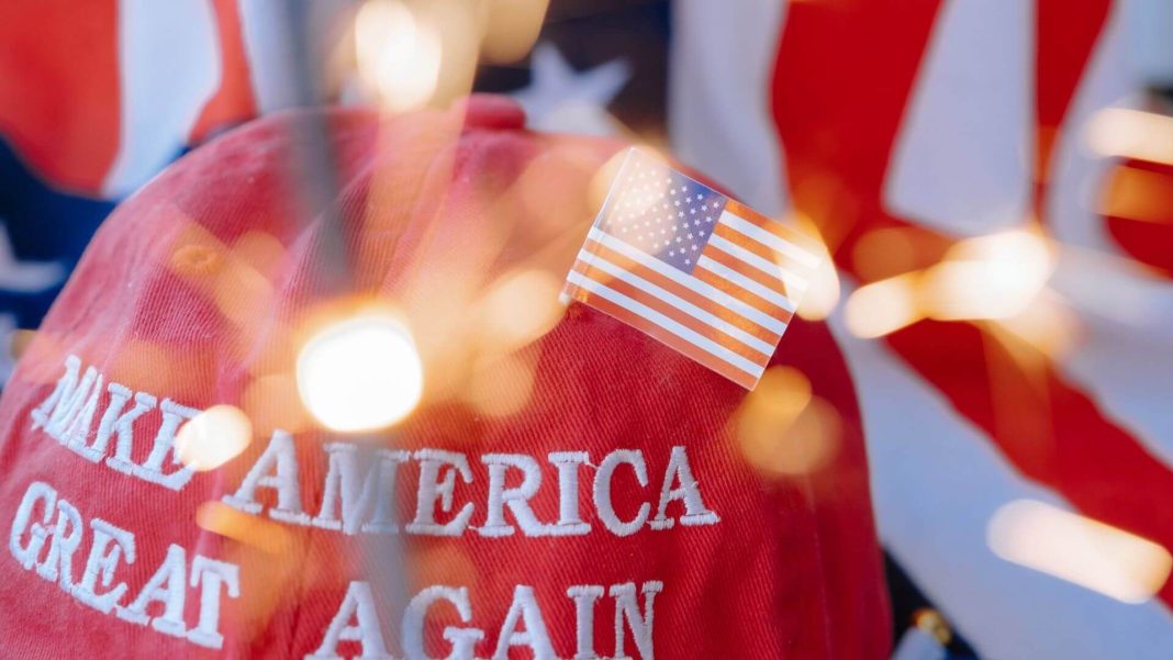 USA mění směr zahraniční pomoci, Trump chce dotovat evropské stoupence hnutí MAGA