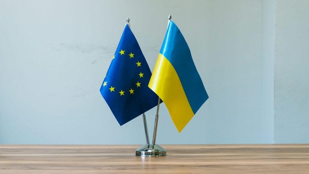 Von der Leyenová v Kyjevě: Evropa chce propojit zbrojovky s Ukrajinou a pomoci jí s přípravou na zimu