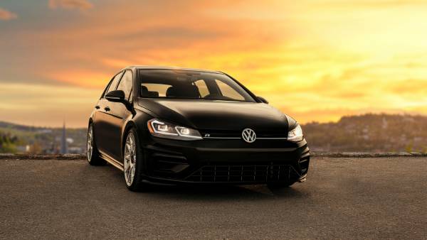 Varovný signál z Německa: Autoprůmysl se dál propadá, šéf VW plánuje propustit 100 000 lidí