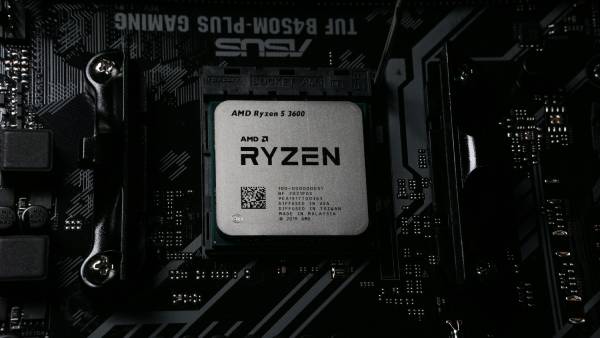 Ofenzíva proti Nvidii: AMD investuje až 5 miliard USD do Anthropicu a dodá AI čipy pro 2 gigawatty příkonu