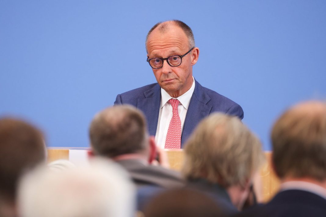 Merz: Německo neblokuje převzetí Commerzbank bankou UniCredit