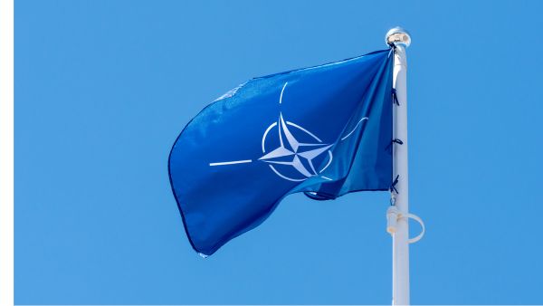 Analytici: Summit NATO trhy výrazně neovlivnil, větší roli hraje geopolitika