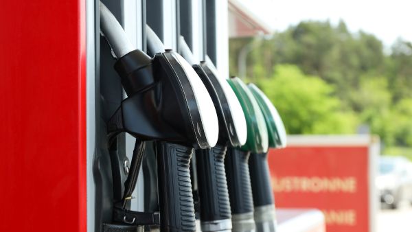 Maximální ceny pohonných hmot v pátek vzrostou, nafta zdraží o 77 haléřů