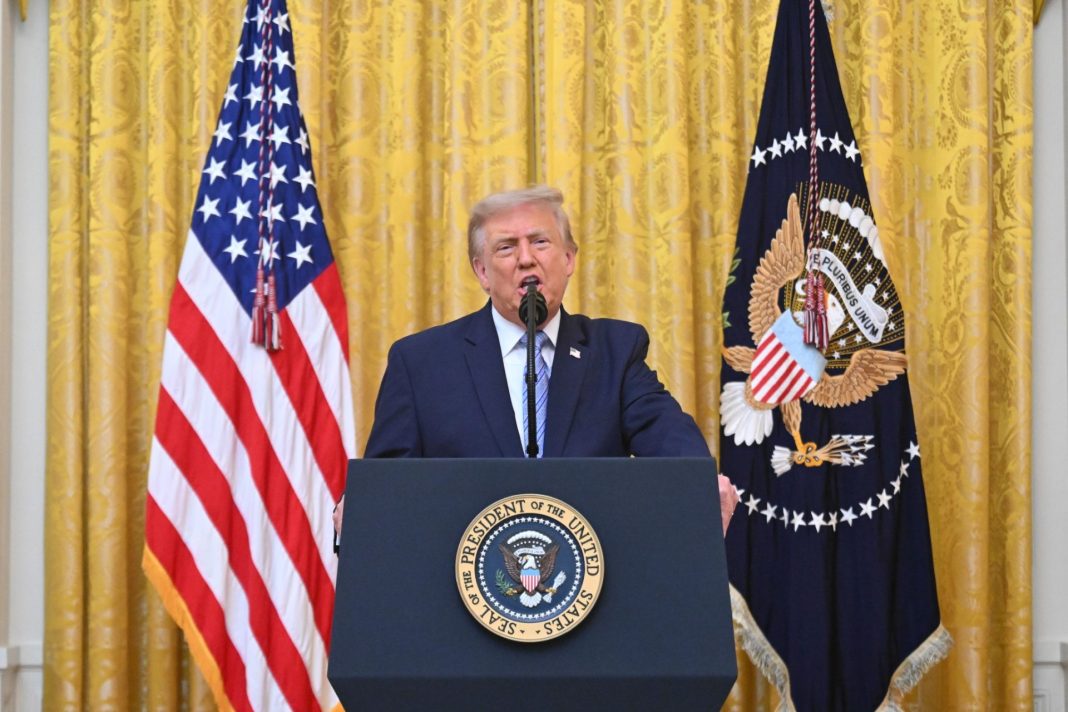 Útoky USA a Íránu sílí, v Jordánsku zemřeli dva američtí vojáci