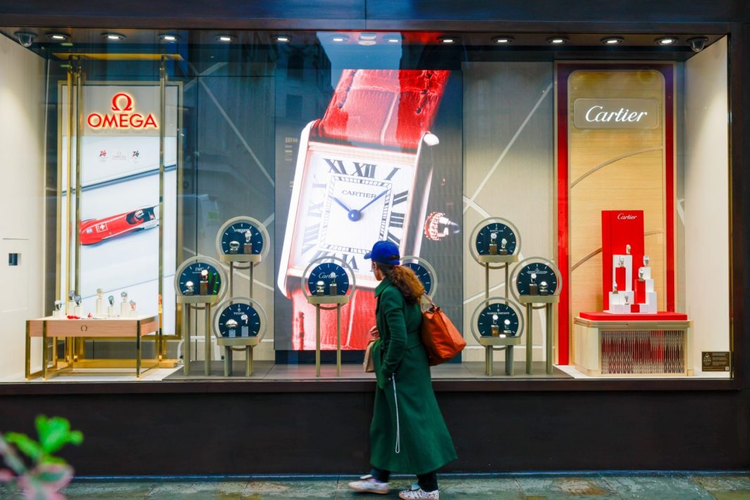 Watches of Switzerland zvýšila tržby o 13 procent, růst táhly USA