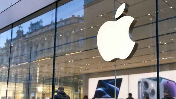 Apple v minulém finančním roce zaplatil v ČR na dani z příjmů 8,4 milionu USD