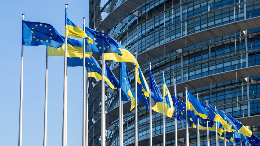 Dalších 34 miliard pro Ukrajinu. EU využila výnosy ze zmrazeného majetku Ruska