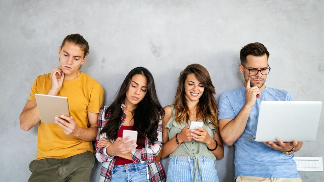 Gen Z a mileniálové mění práci k nepoznání. A s ní i to, jak přemýšlíme o penězích