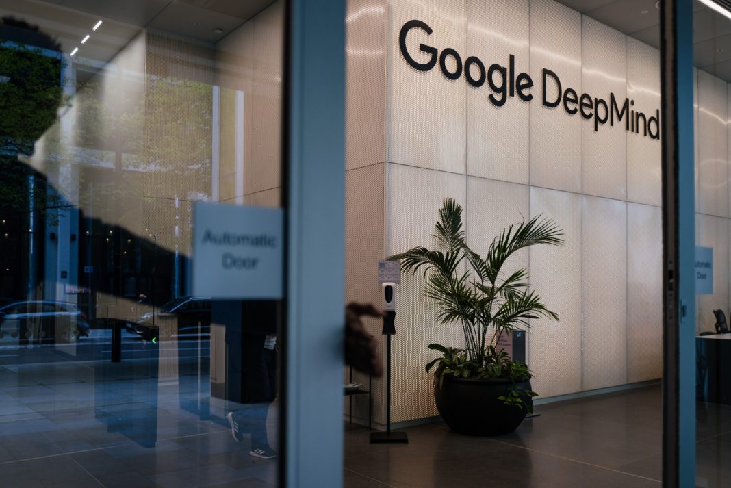 Otřes v Google DeepMind oslabuje britské ambice v umělé inteligenci