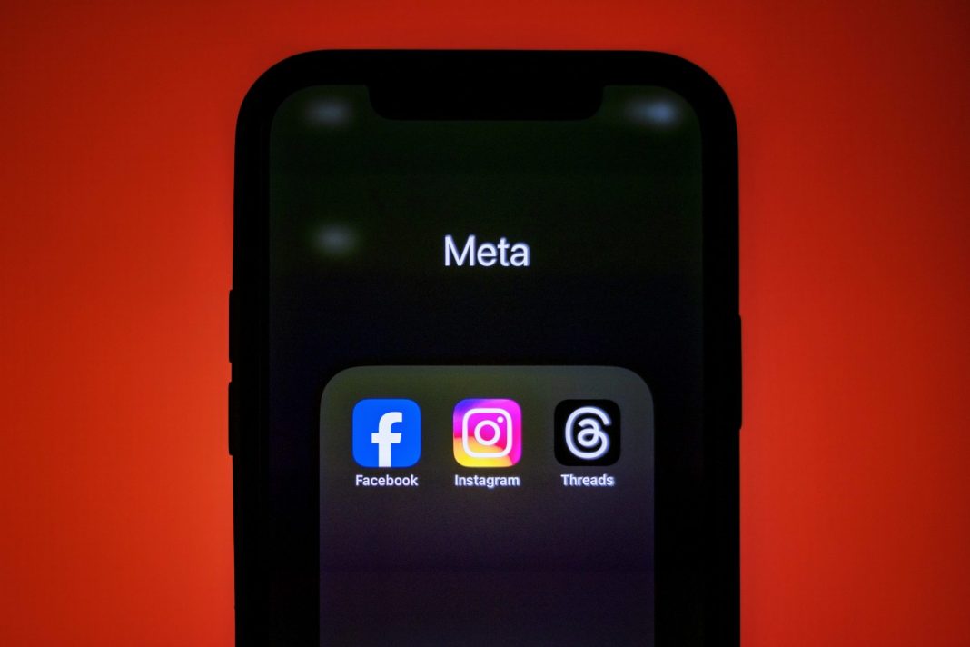 Meta pod tlakem konečně dělá správnou věc pro teenagery