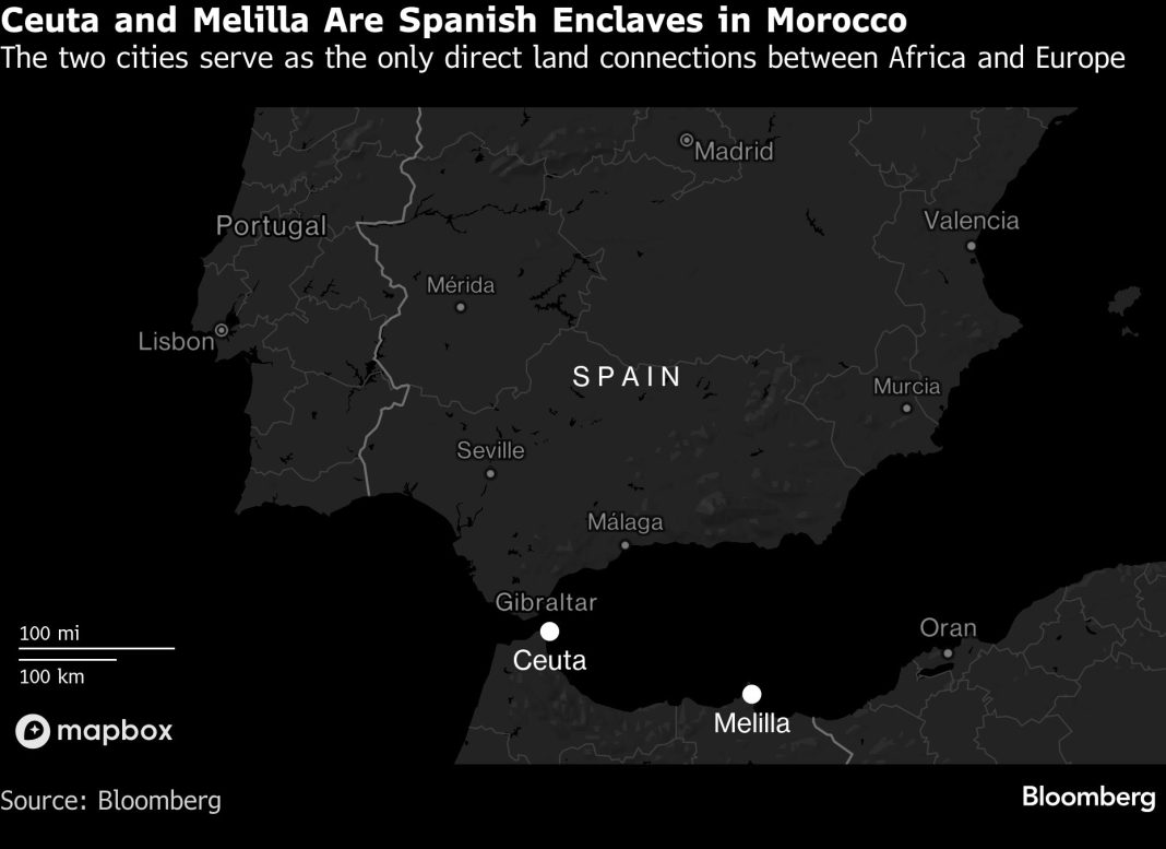 Mapa Španělska a severního Maroka s vyznačenými městy Ceuta a Melilla