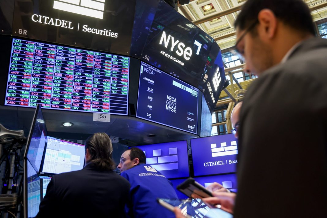 S&P 500 prodloužil rekordní růst díky silným výsledkům firem