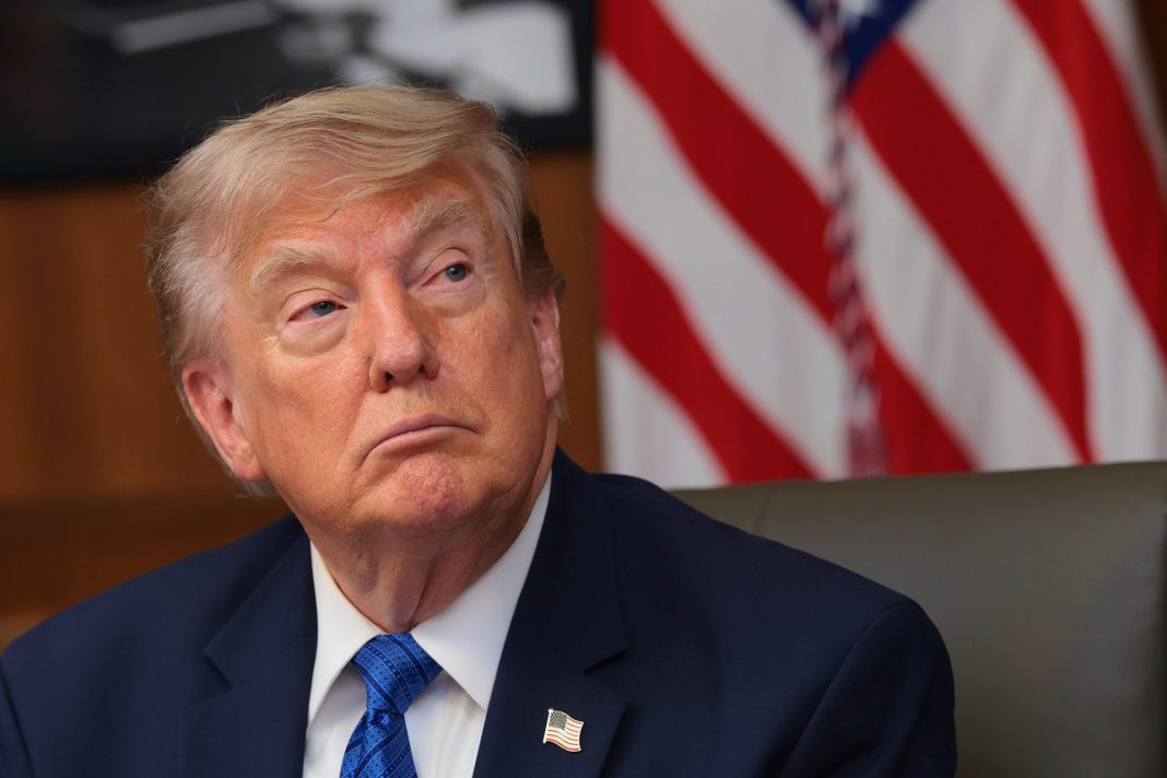 Trump odložil nový útok na Írán kvůli možné rychlé dohodě