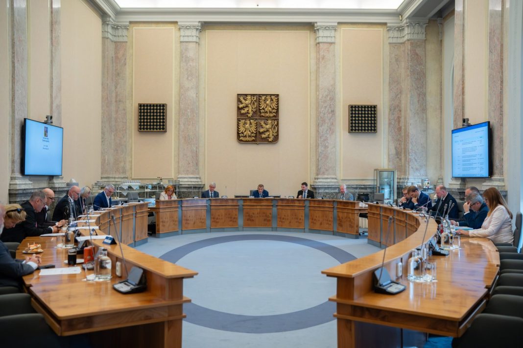 Vláda dnes projedná změny v penzijním spoření: Chystá vyšší podporu pro mladé i zastropování poplatků