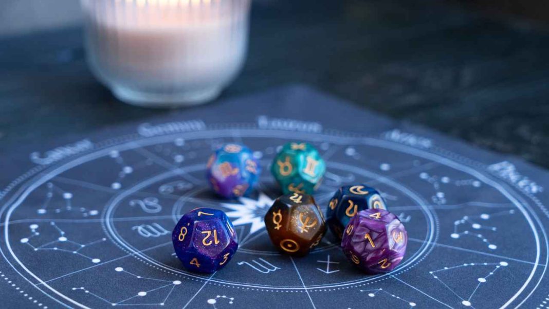 Barevné kameny na astrologickém kruhu jako ilustrace k tématu horoskopy a peníze.