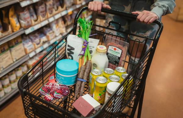 Maloobchodní tržby v ČR v červenci zrychlily růst na 4,8 %: Táhl je e-commerce a oděvy
