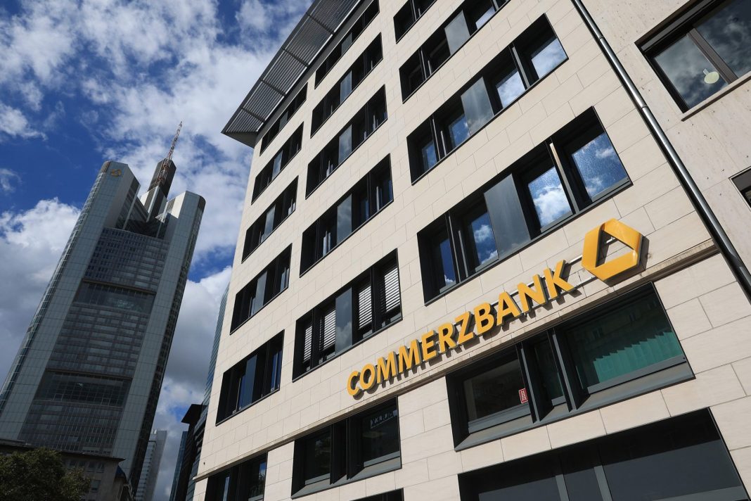 Německo stanovilo podmínky pro převzetí Commerzbank UniCreditem