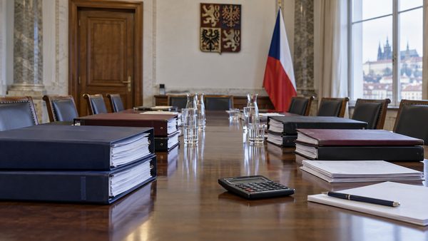 Okamura (SPD) požaduje úspory v resortech ANO a Motoristů: Chce snížit rekordní schodek 389 miliard Kč