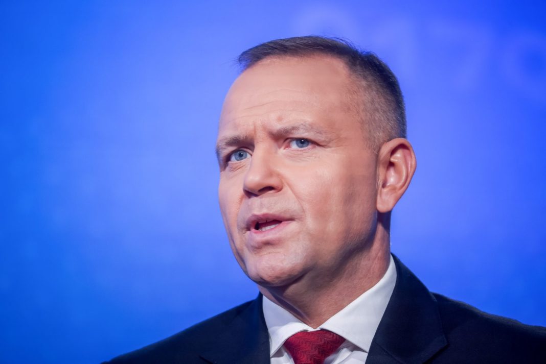 Polsko mírní sázky na růst sazeb díky levnějším palivům